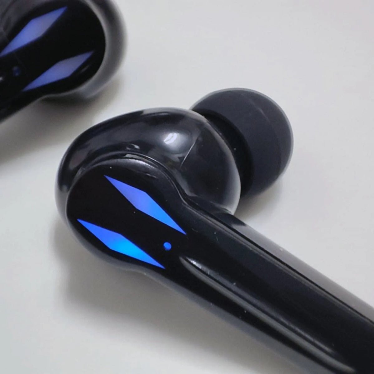 Auriculares Gaming True Wireless - Sonido Envolvente y Cancelación de Ruido con Carga Inalámbrica - Paudan